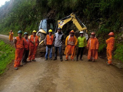 1183 - This work crew had mercy on us and helped us carry our bikes through.JPG